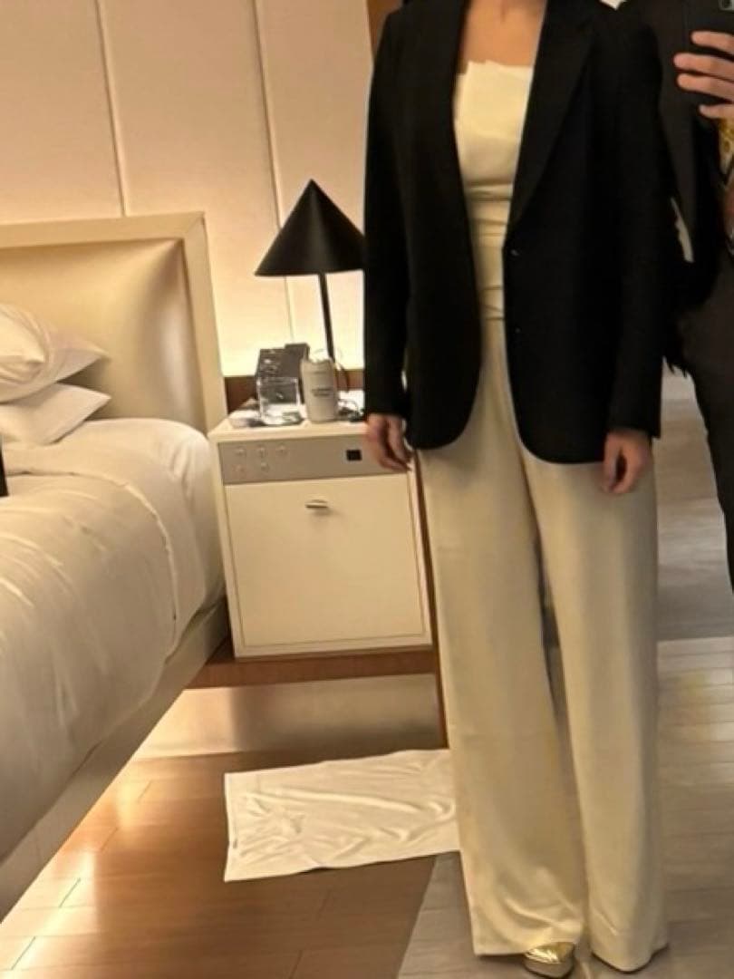 ウェディングドレス　パンツドレス