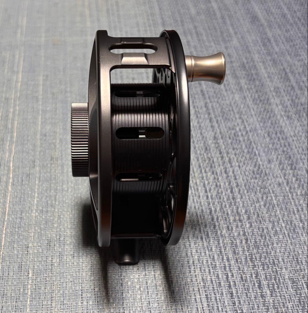 リール Hatch Iconic 7 Plus Gray/Black Mid