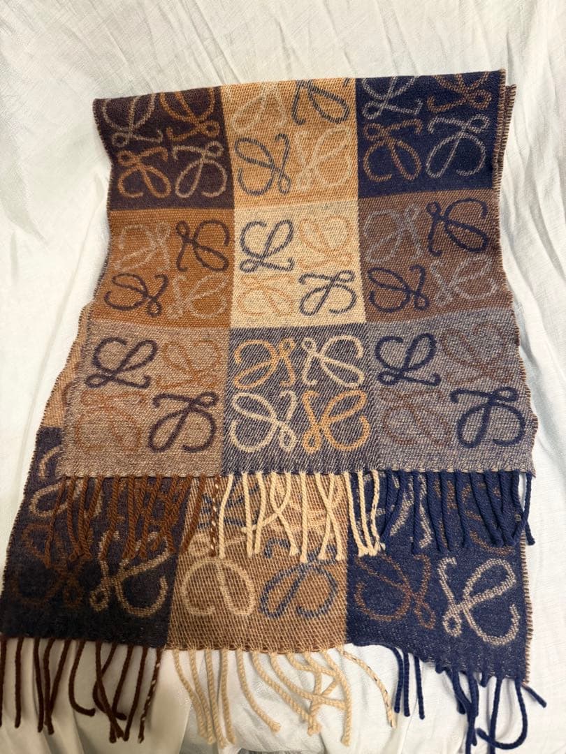 ⭐️LOEWE⭐️マフラー