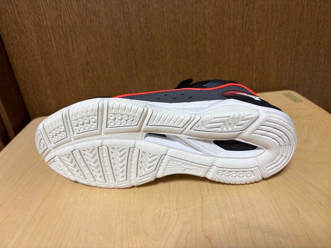 Mizuno バレーボールシューズ ミドルカット ブラック/レッド　24.5cm