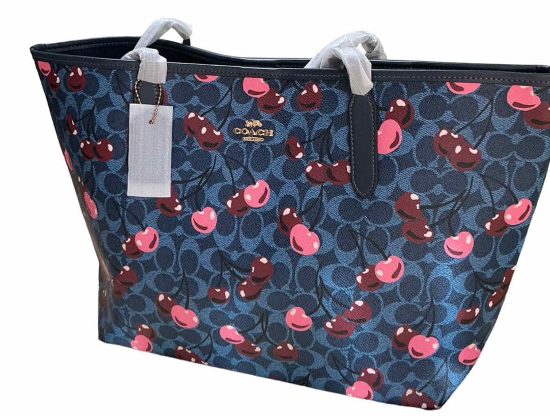 コーチ COACH チェリー柄が映える 落ち着きネイビートート