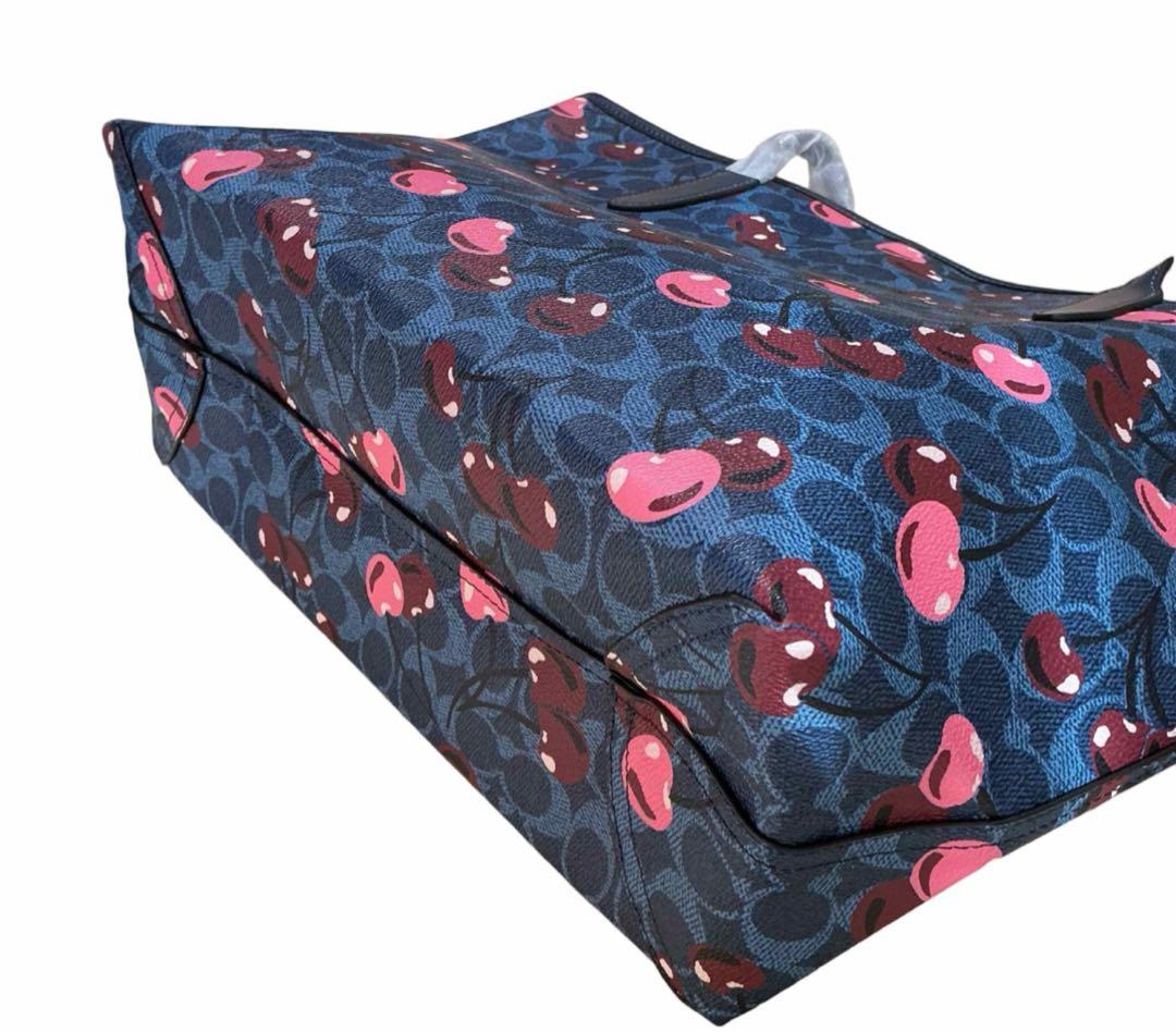 コーチ COACH チェリー柄が映える 落ち着きネイビートート