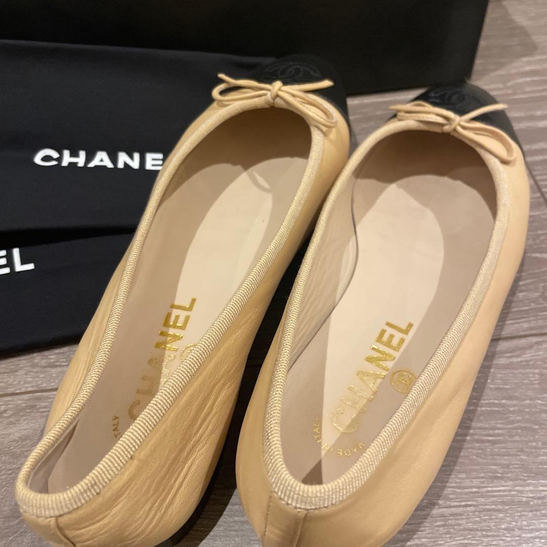 CHANEL フラットシューズ ベージュ・黒