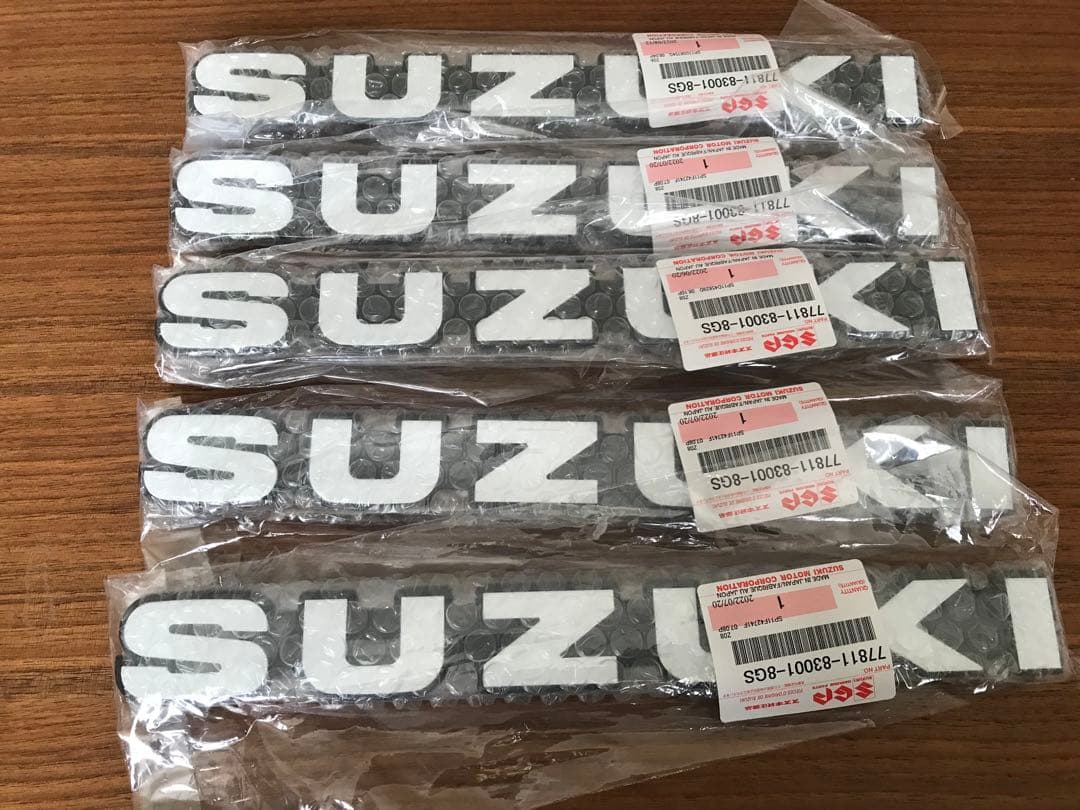 ジムニーjb64/74 ノマド 純正エンブレムSUZUKI白文字グリル完成品