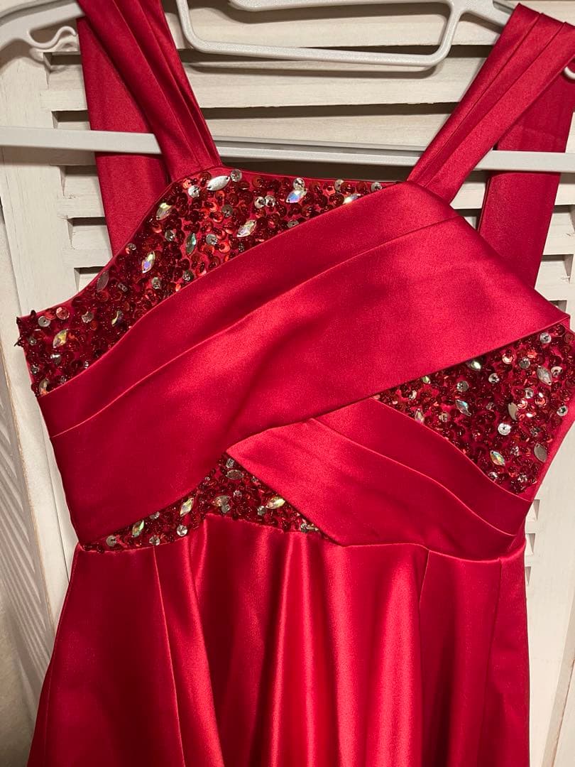 hy150センチ　ドレス　赤　赤のビーズ装飾ロングドレス
