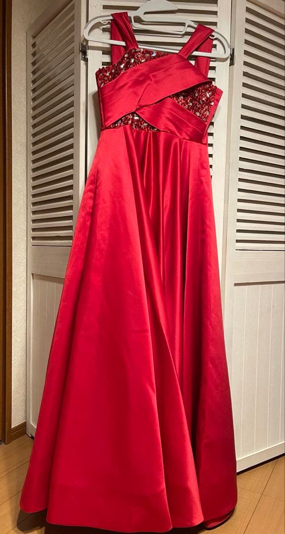 hy150センチ　ドレス　赤　赤のビーズ装飾ロングドレス