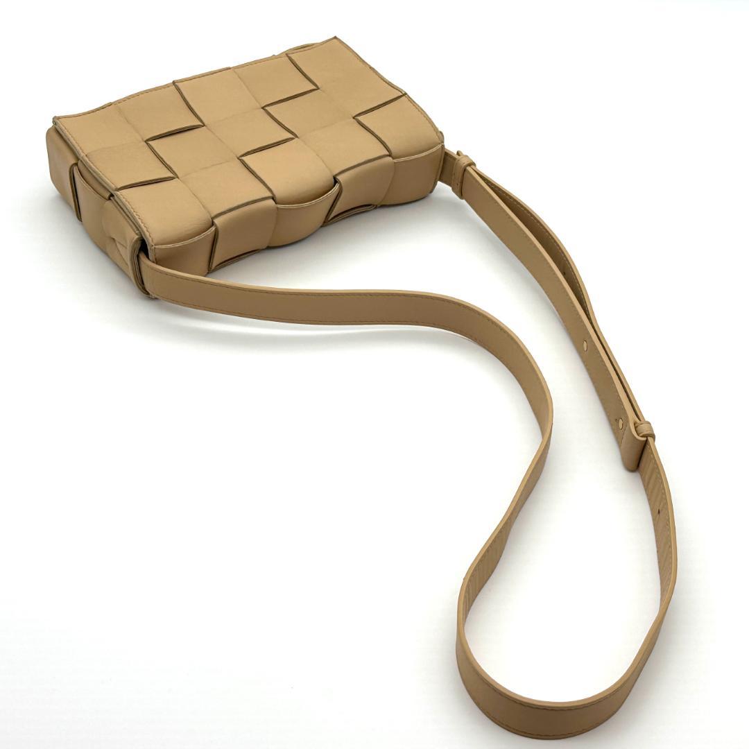 【極美品】ボッテガヴェネタ　マキシイントレチャート　カセット　ショルダーバッグ