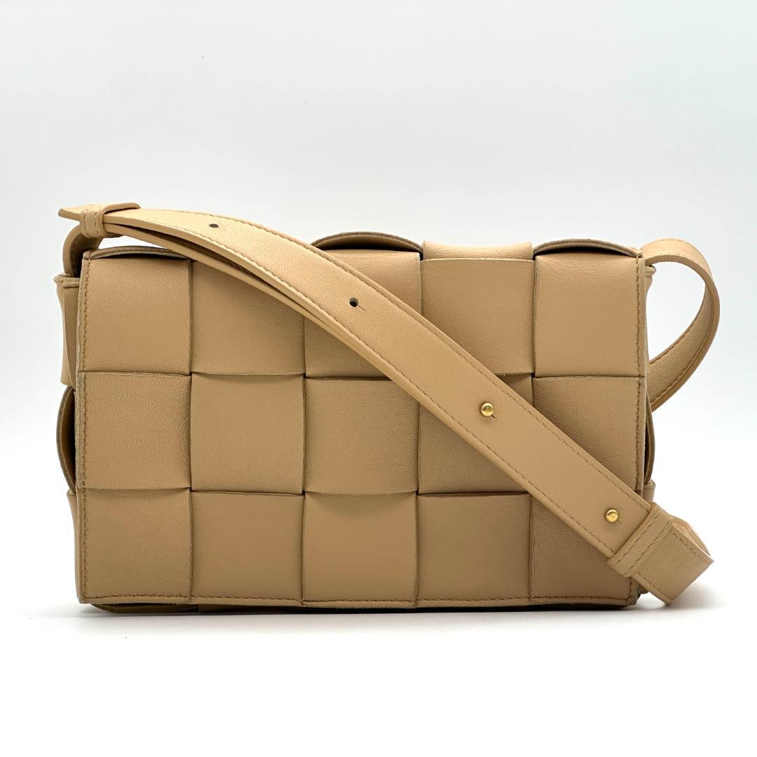 【極美品】ボッテガヴェネタ　マキシイントレチャート　カセット　ショルダーバッグ