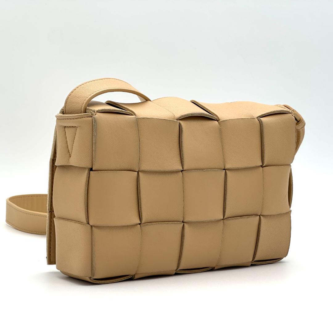 【極美品】ボッテガヴェネタ　マキシイントレチャート　カセット　ショルダーバッグ