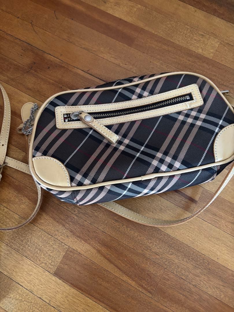 バーバリーブルーレーベル　ショルダーバッグ　ハートチャーム付き　※長期自宅保管品