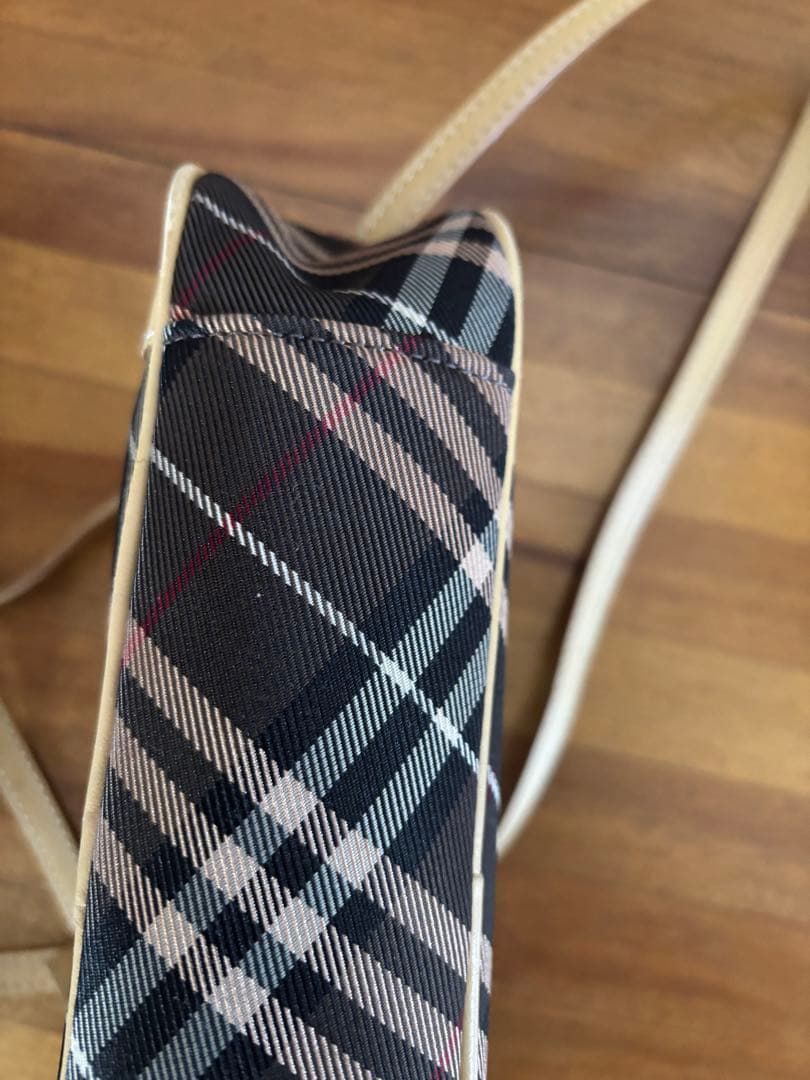 バーバリーブルーレーベル　ショルダーバッグ　ハートチャーム付き　※長期自宅保管品