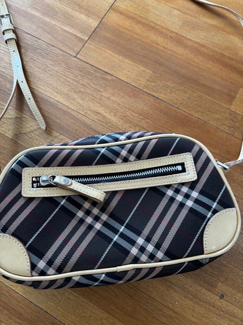 バーバリーブルーレーベル　ショルダーバッグ　ハートチャーム付き　※長期自宅保管品