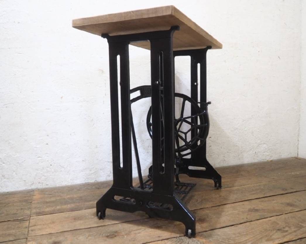 1062 黒ペンキのミシンテーブル　デスク　展示台　リメイク　レトロ　ビンテージ