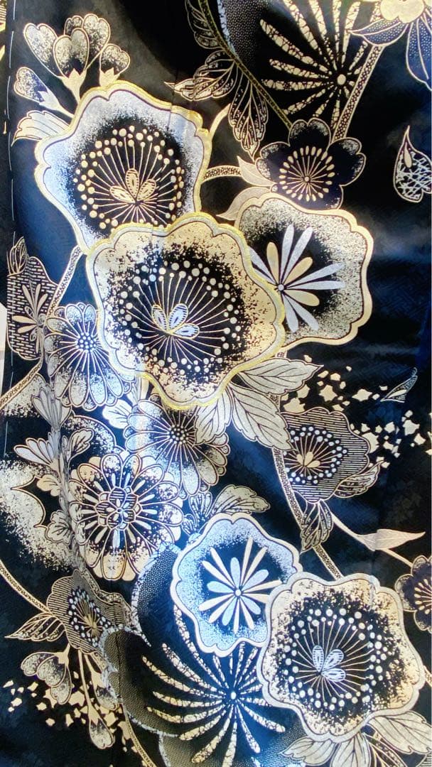 [喜織屋] ＊新品＊【豪華振袖】黒地 金彩 花柄文様 成人式 N2508150