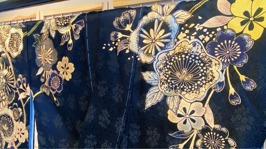 [喜織屋] ＊新品＊【豪華振袖】黒地 金彩 花柄文様 成人式 N2508150