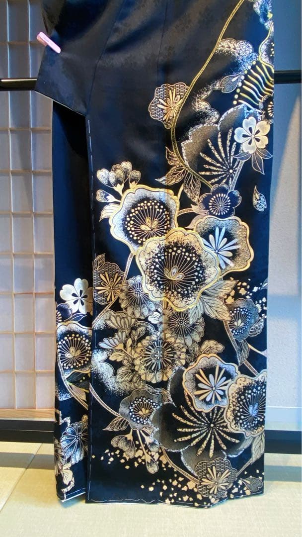 [喜織屋] ＊新品＊【豪華振袖】黒地 金彩 花柄文様 成人式 N2508150