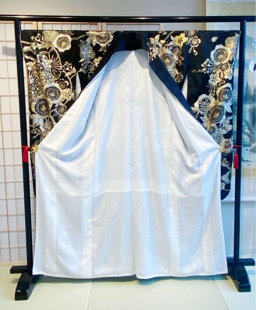 [喜織屋] ＊新品＊【豪華振袖】黒地 金彩 花柄文様 成人式 N2508150
