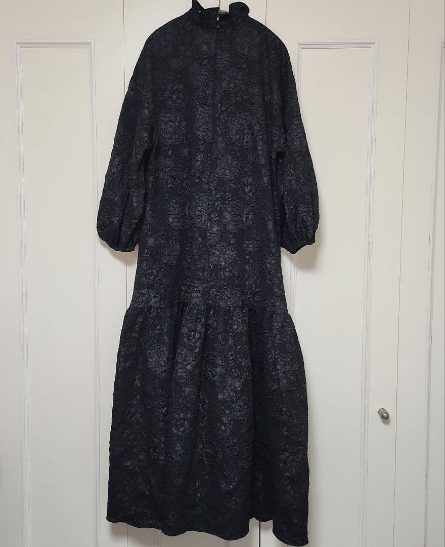 PERNA 黒 花柄 ロングワンピース バルーン袖