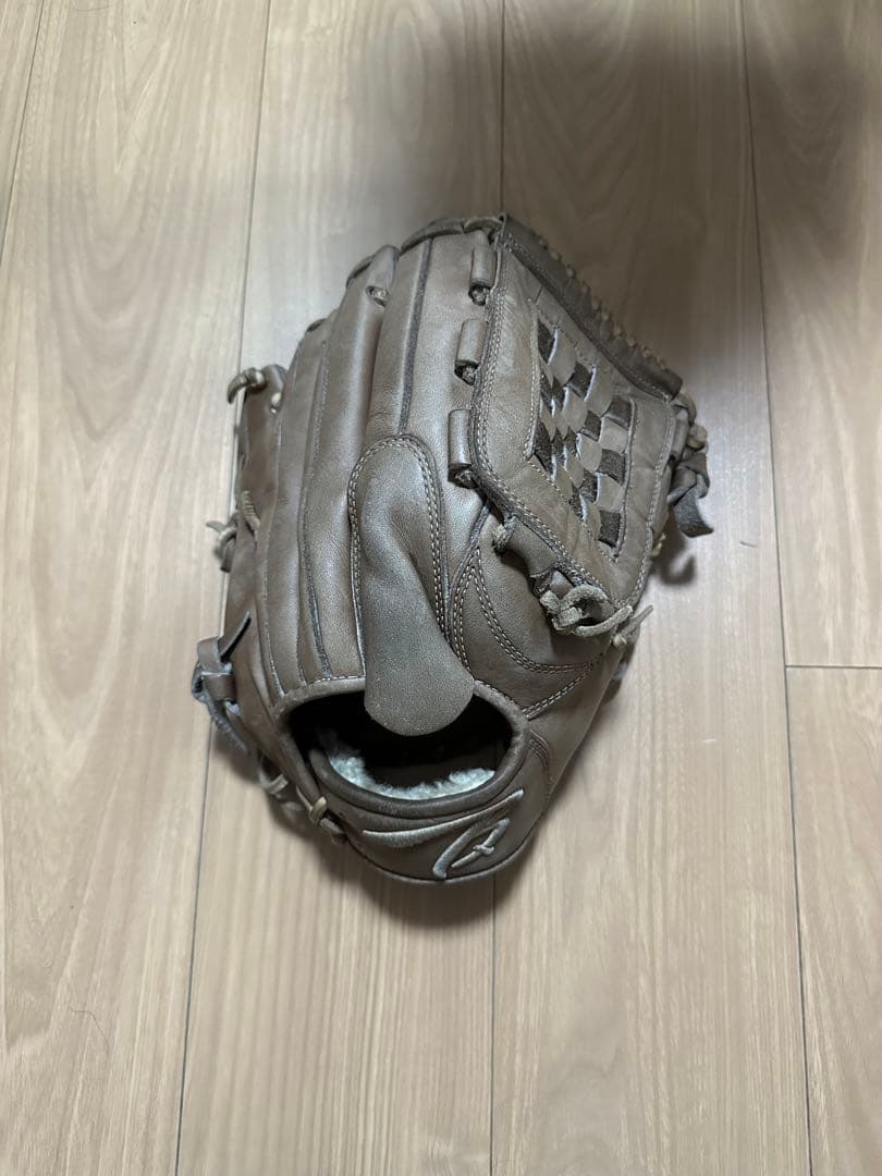 ブルノ硬式オーダー投手用グローブ