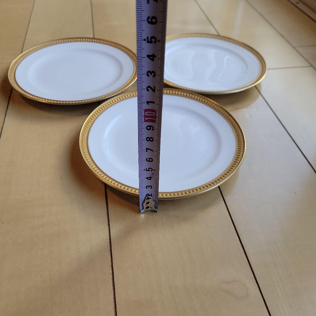 大倉陶園❹　クラウン　エンボス　ケーキ皿　3枚