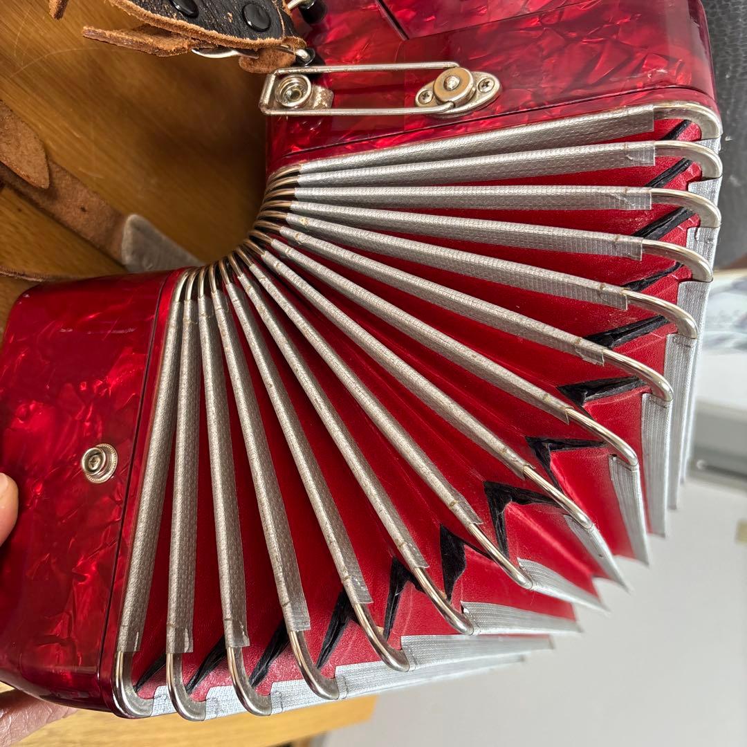 YAMAHA ヤマハ アコーディオン 32鍵盤 8905 ケース付　鍵無し