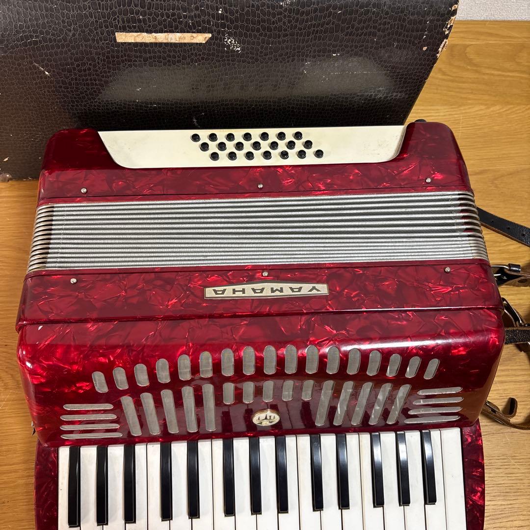YAMAHA ヤマハ アコーディオン 32鍵盤 8905 ケース付　鍵無し
