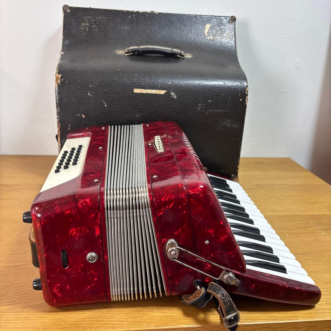 YAMAHA ヤマハ アコーディオン 32鍵盤 8905 ケース付　鍵無し