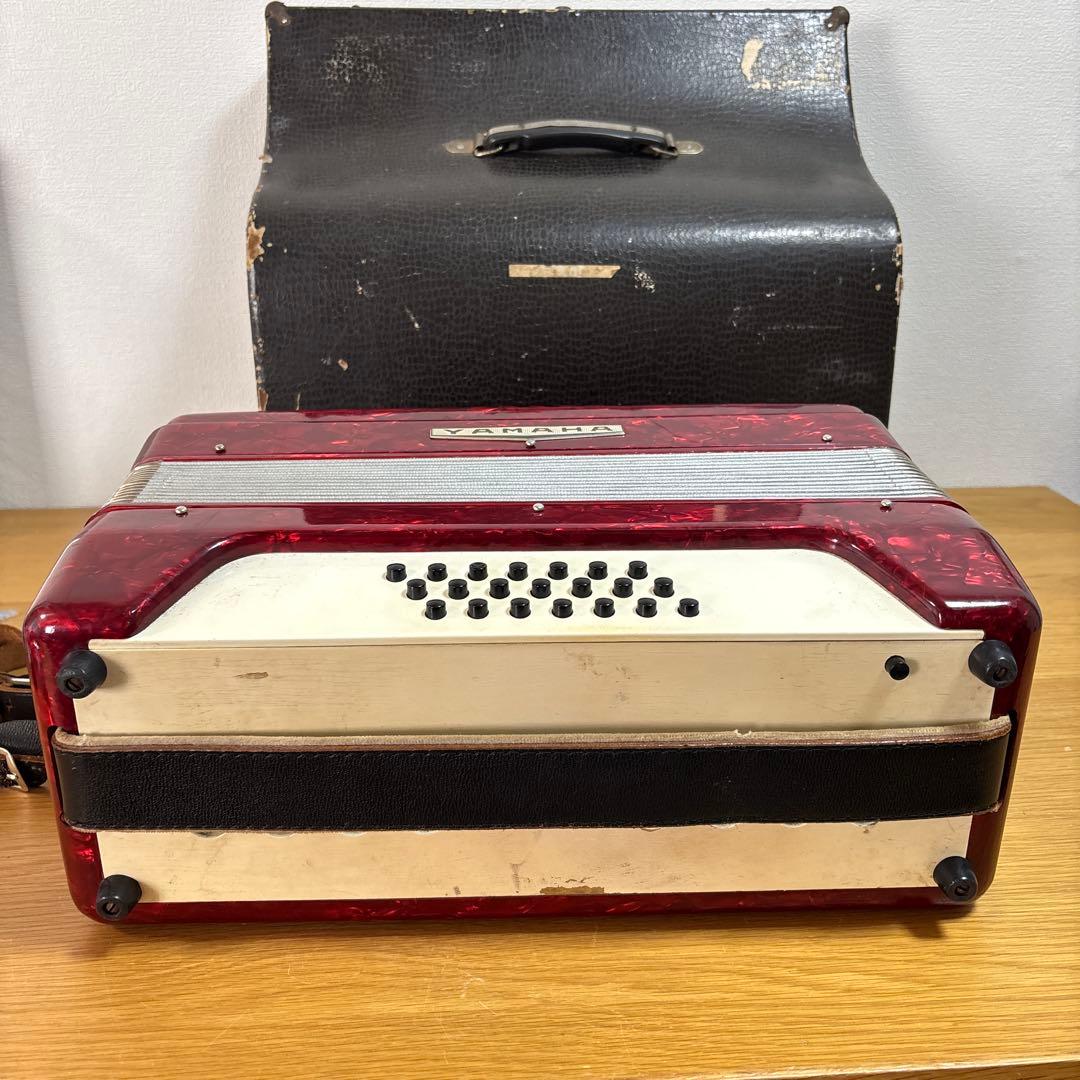 YAMAHA ヤマハ アコーディオン 32鍵盤 8905 ケース付　鍵無し