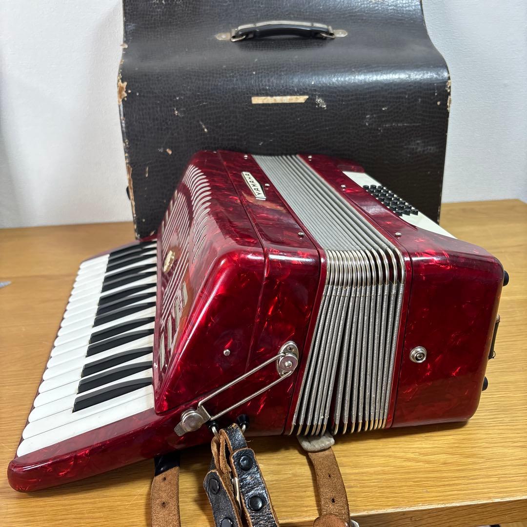 YAMAHA ヤマハ アコーディオン 32鍵盤 8905 ケース付　鍵無し