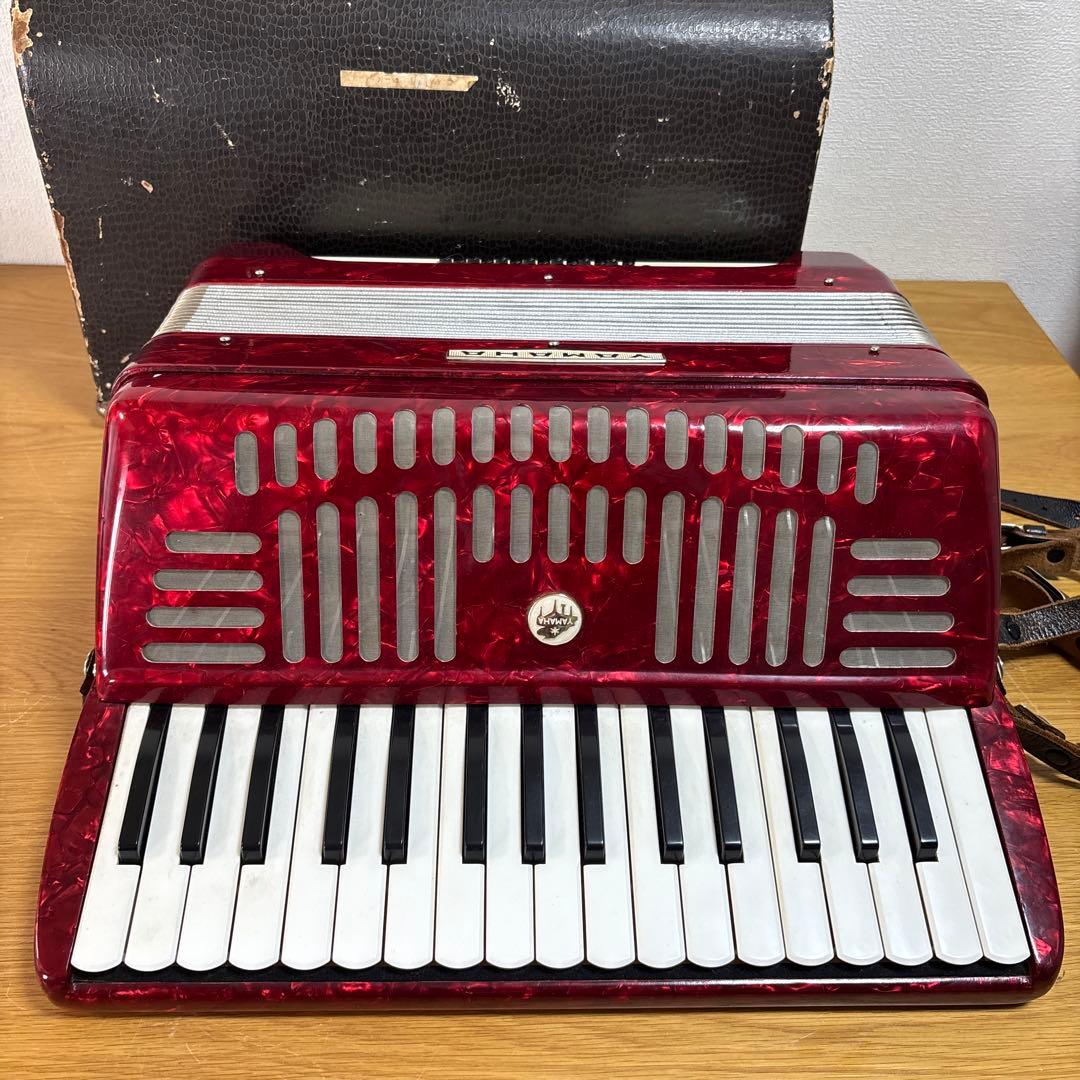 YAMAHA ヤマハ アコーディオン 32鍵盤 8905 ケース付　鍵無し