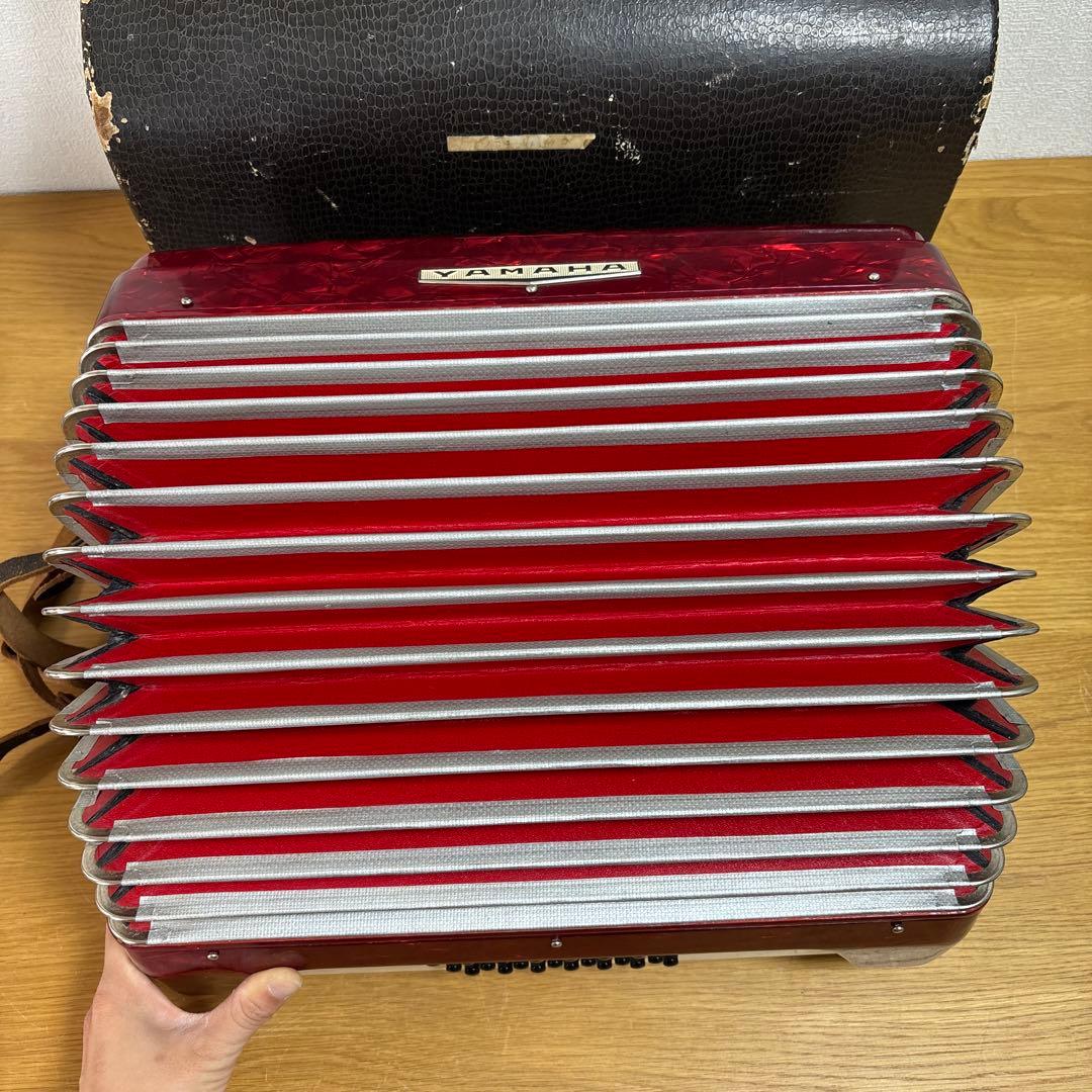 YAMAHA ヤマハ アコーディオン 32鍵盤 8905 ケース付　鍵無し