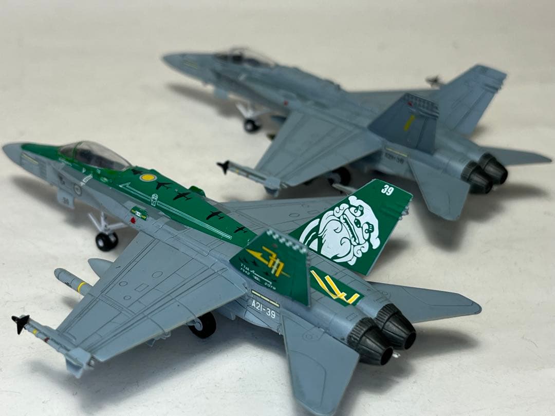 1/144 F/A-18A & 1/144 OP-3C （完成品）
