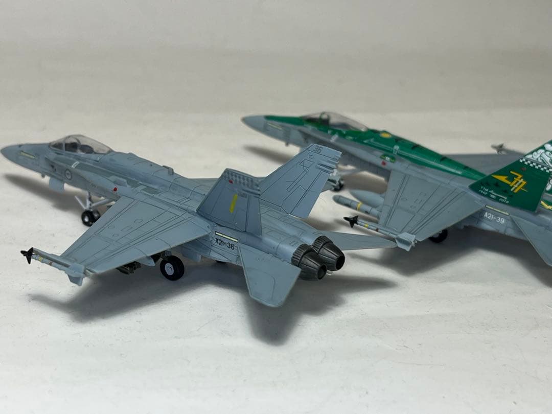 1/144 F/A-18A & 1/144 OP-3C （完成品）