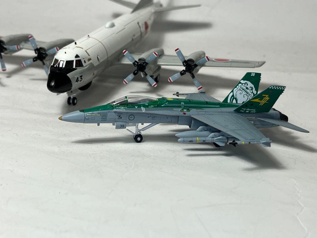 1/144 F/A-18A & 1/144 OP-3C （完成品）