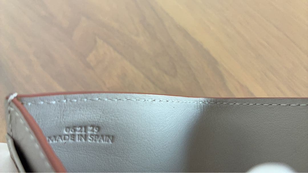 限定価格★LOEWE ロエベ 三つ折り財布 ライトゴースト コンパクト ミニ財布