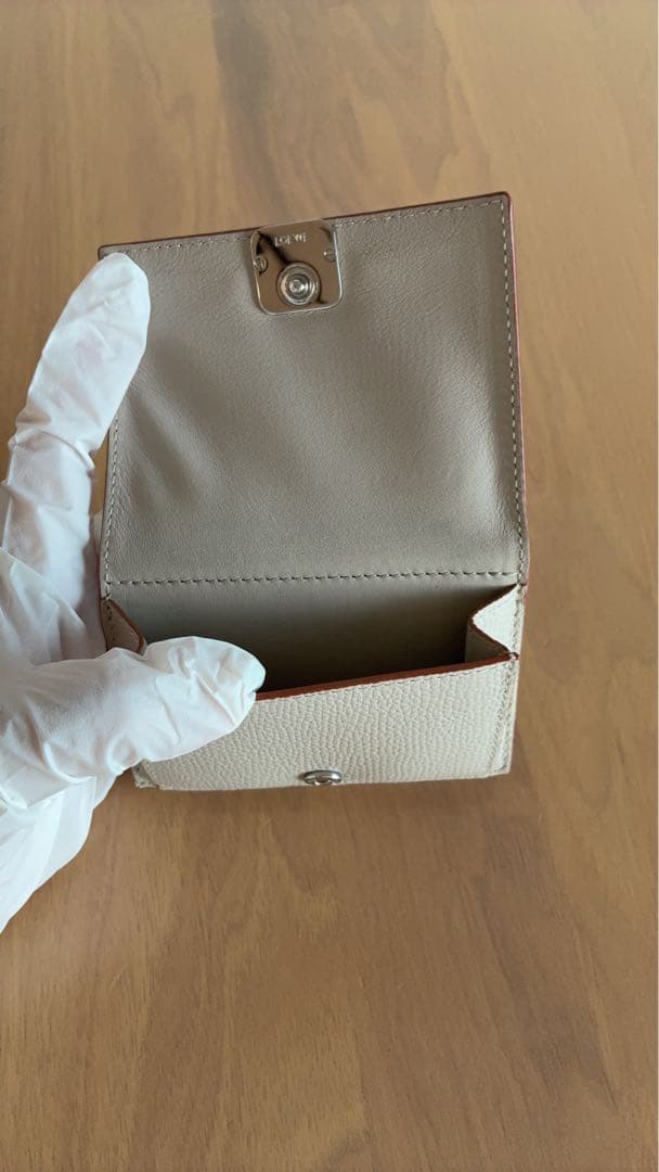 限定価格★LOEWE ロエベ 三つ折り財布 ライトゴースト コンパクト ミニ財布