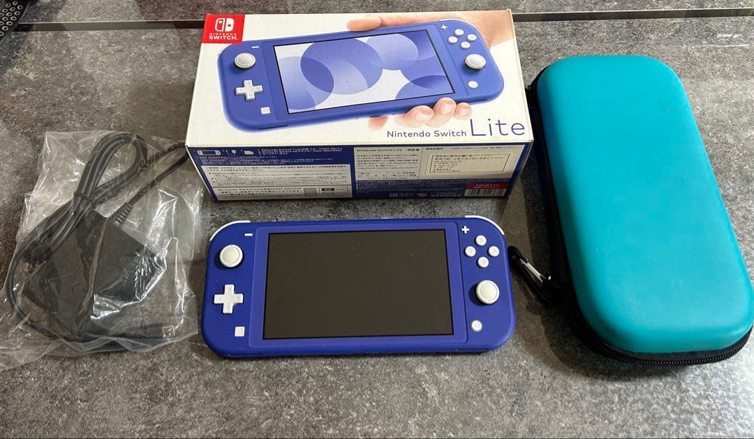 美品 Nintendo Switch light ブルー 本体 ケース付き