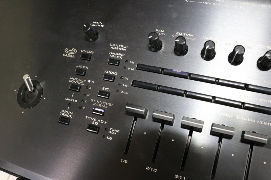 【良品】KORG KRONOS-73 73鍵 シンセサイザー 純正ハードケース