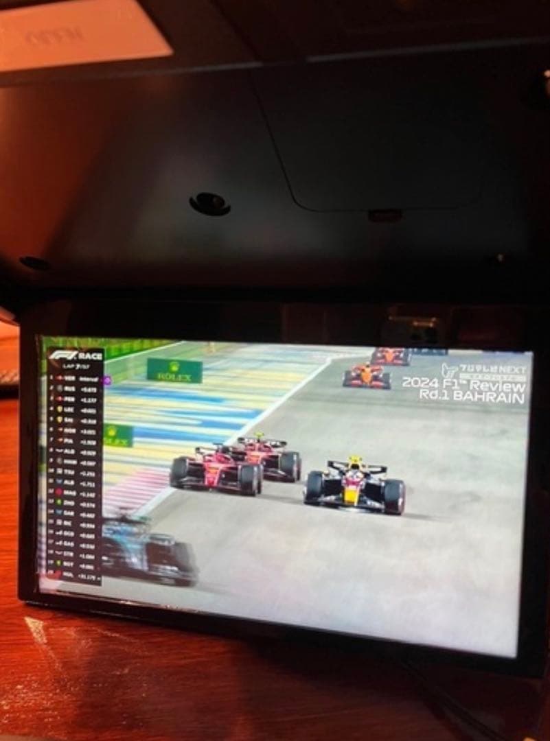 13.3インチフリップダウンモニター！