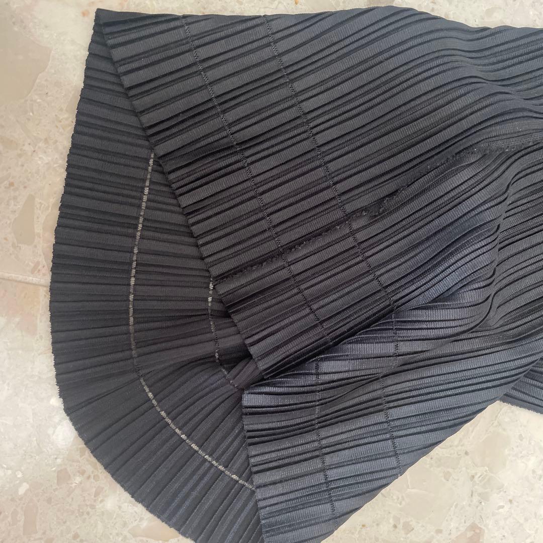 プリーツプリーズ　ハイネックトップス　ブラック