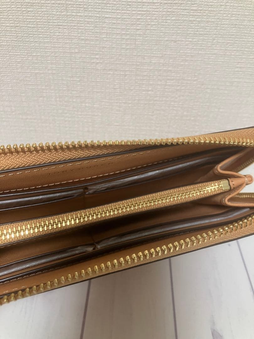 【未使用保管品】トリーバーチ　長財布　レタープリント　ラウンドジップ