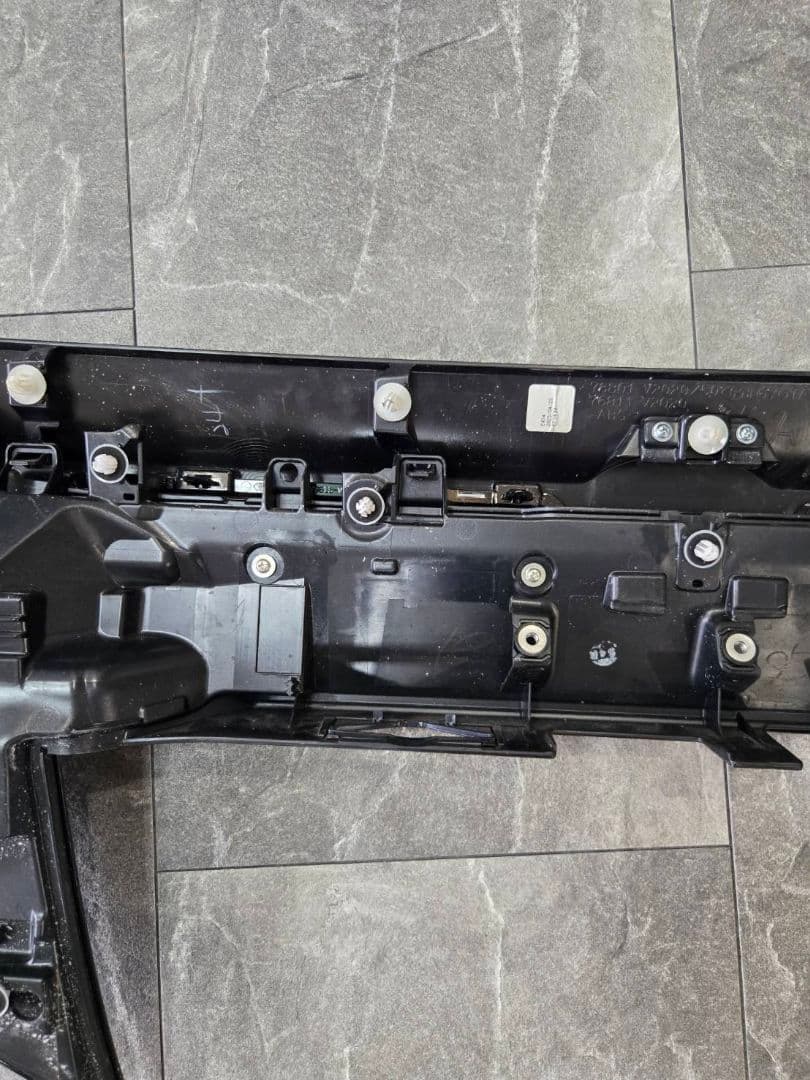 トヨタ　40系　ヴェルファイア　リアガーニッシュ　テールランプ