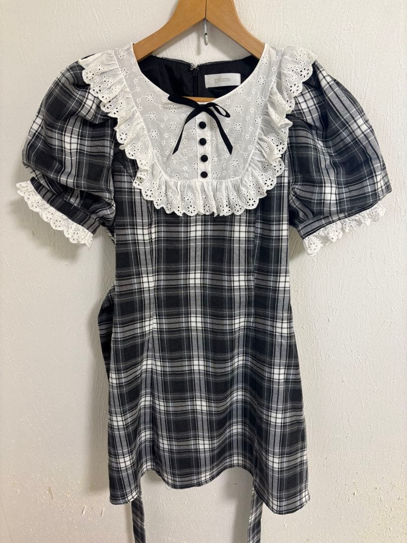pium コットンレースドーリーカフェワンピ　ブラックチェック