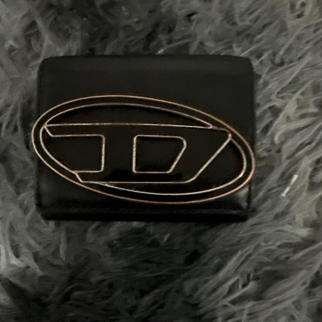 DIESEL 黒 三つ折り財布 ロゴ入り