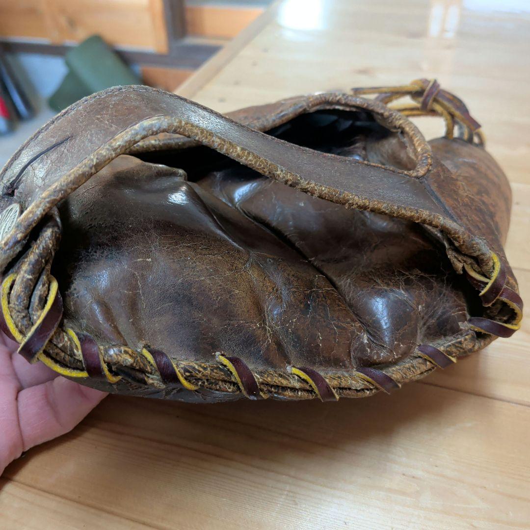 古い野球グローブ