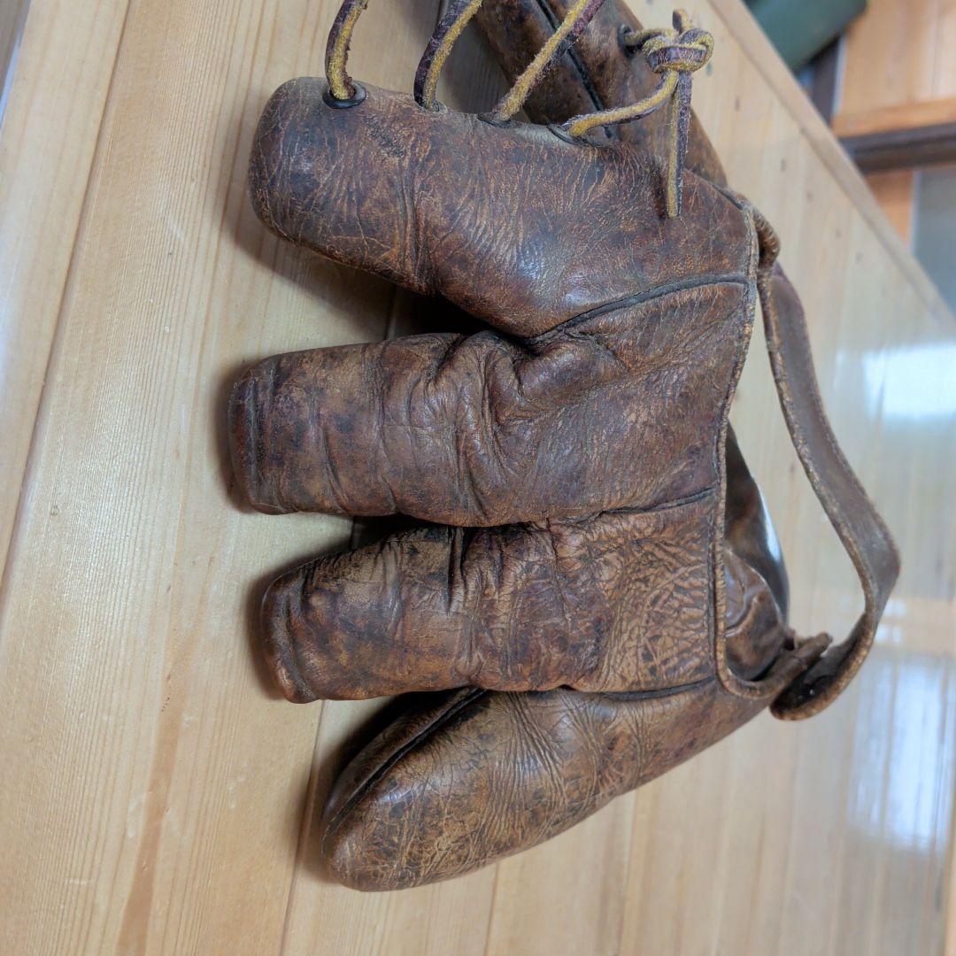 古い野球グローブ