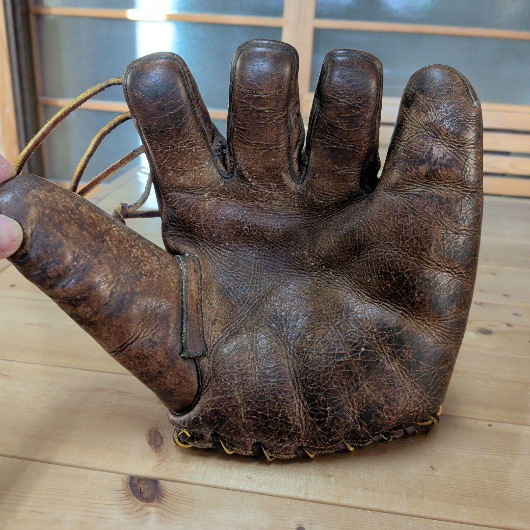 古い野球グローブ