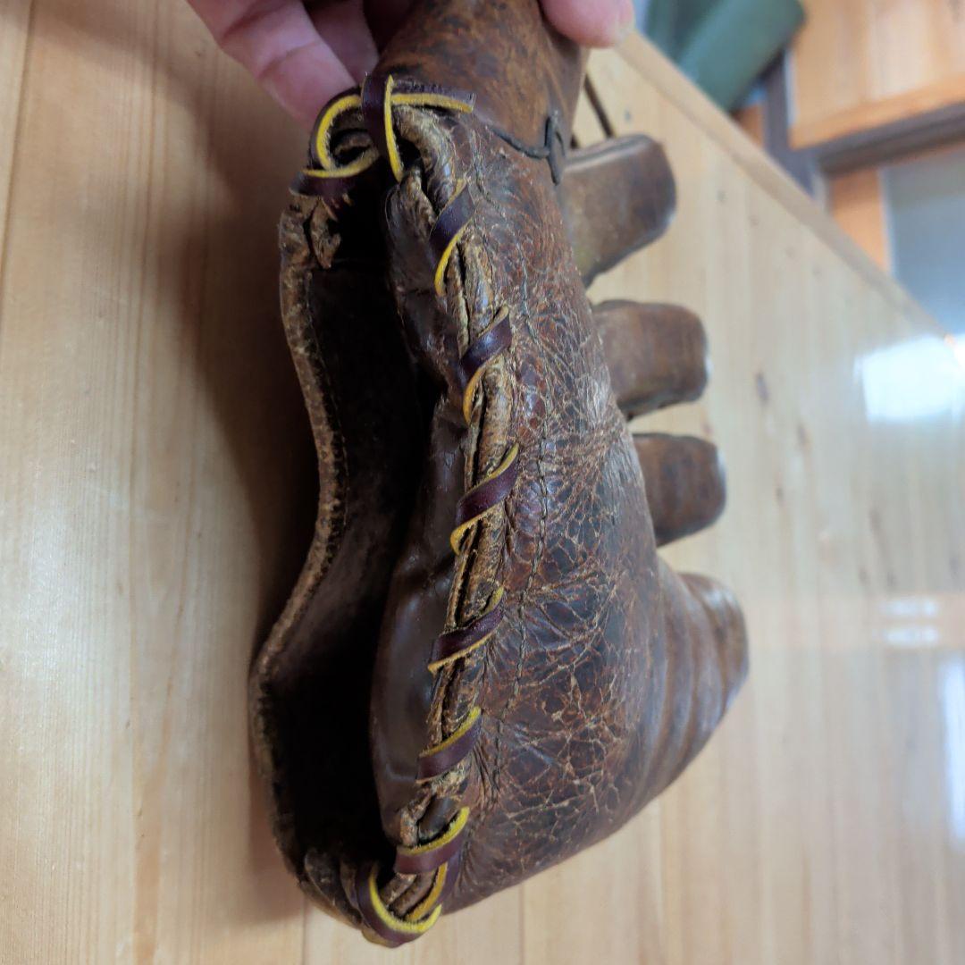 古い野球グローブ