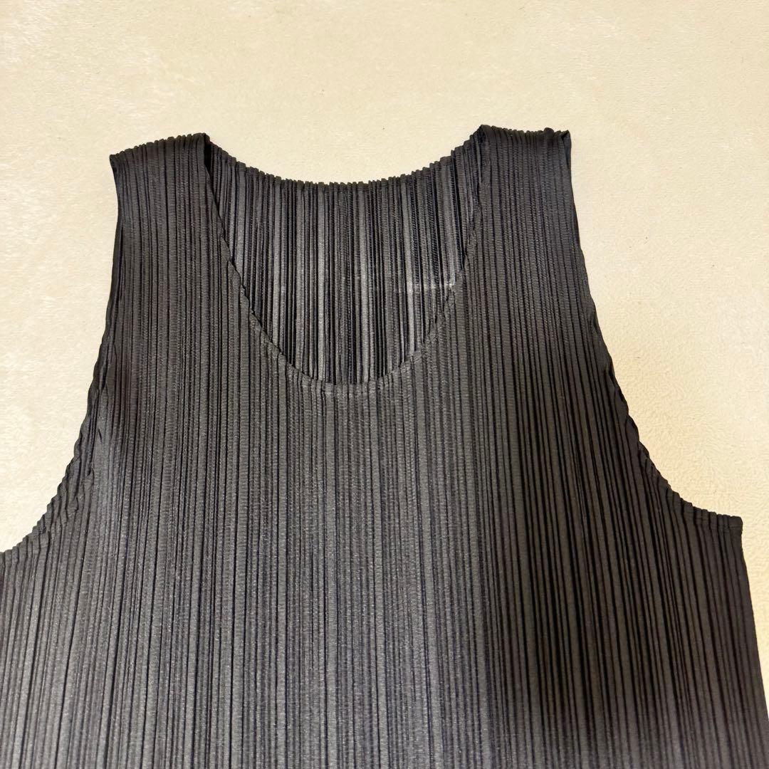 極美品✨PLEATS PLEASE プリーツ　ブラック　ノースリーブ　トップス