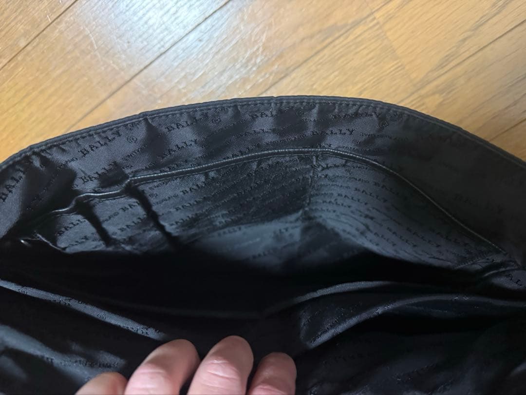 良品　BALLYショルダーバッグ　ビジネスバッグ